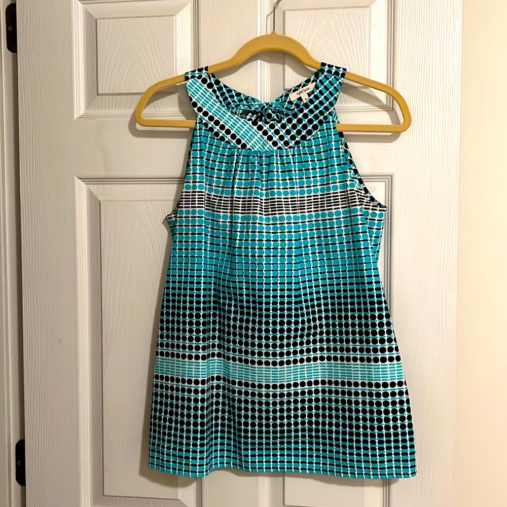 Tyler Boe top, size 6, flattering cut to show off your shoulders!